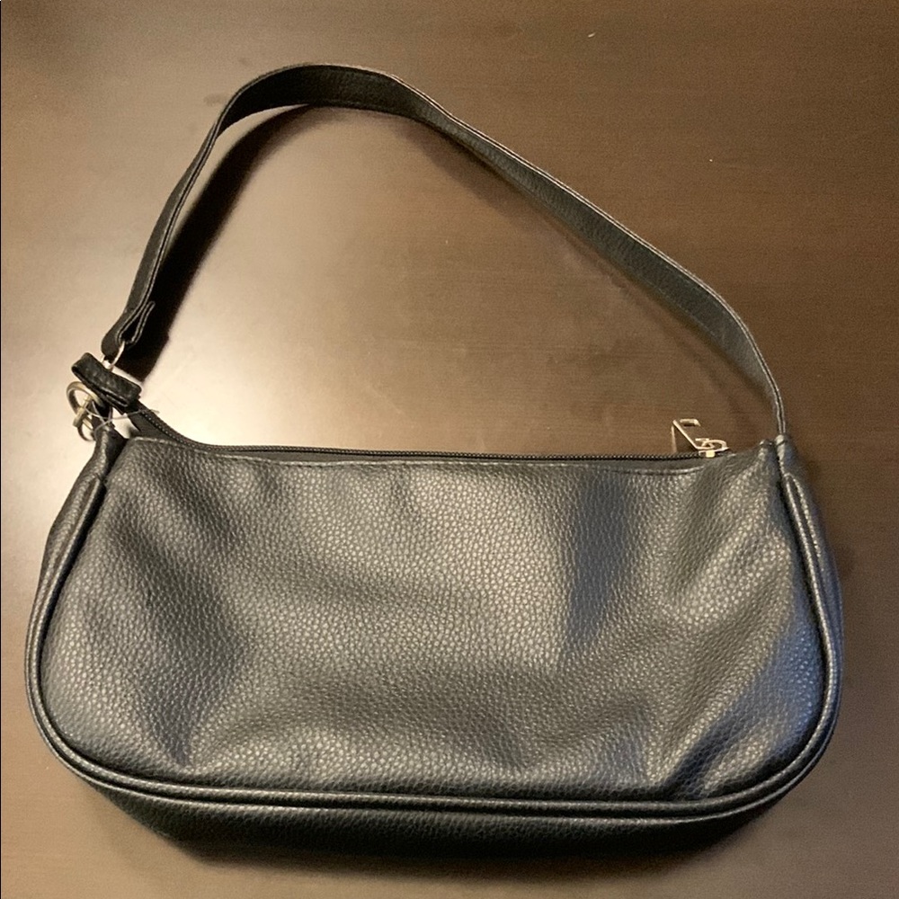 Elegant Black Leather Shoulder Bag